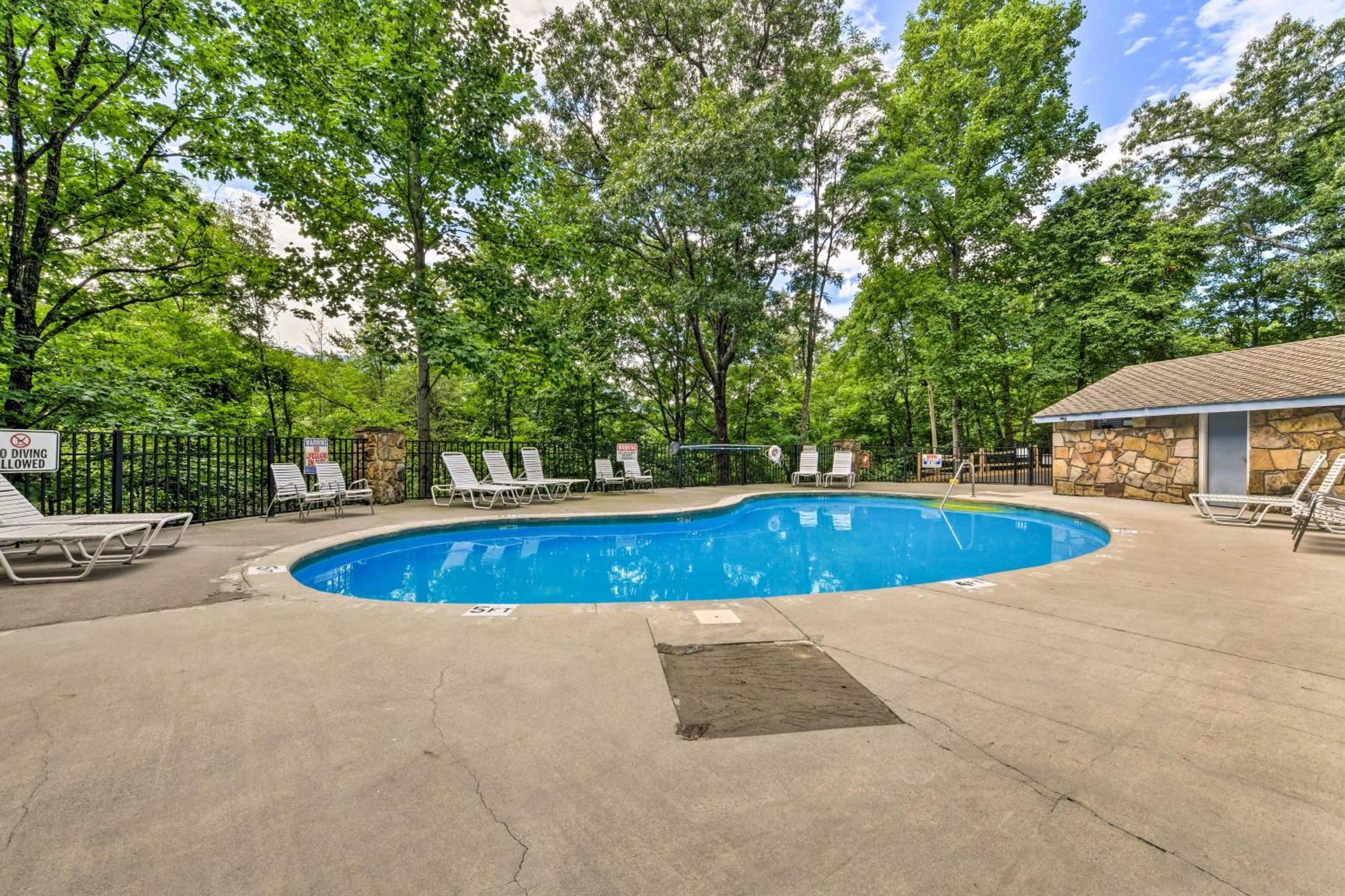 Gatlinburg Cabin With Game Room, Hot Tub And Mtn Views 外观 照片