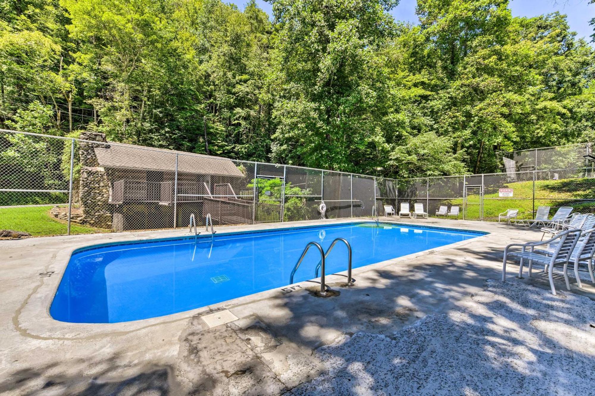 Gatlinburg Cabin With Game Room, Hot Tub And Mtn Views 外观 照片