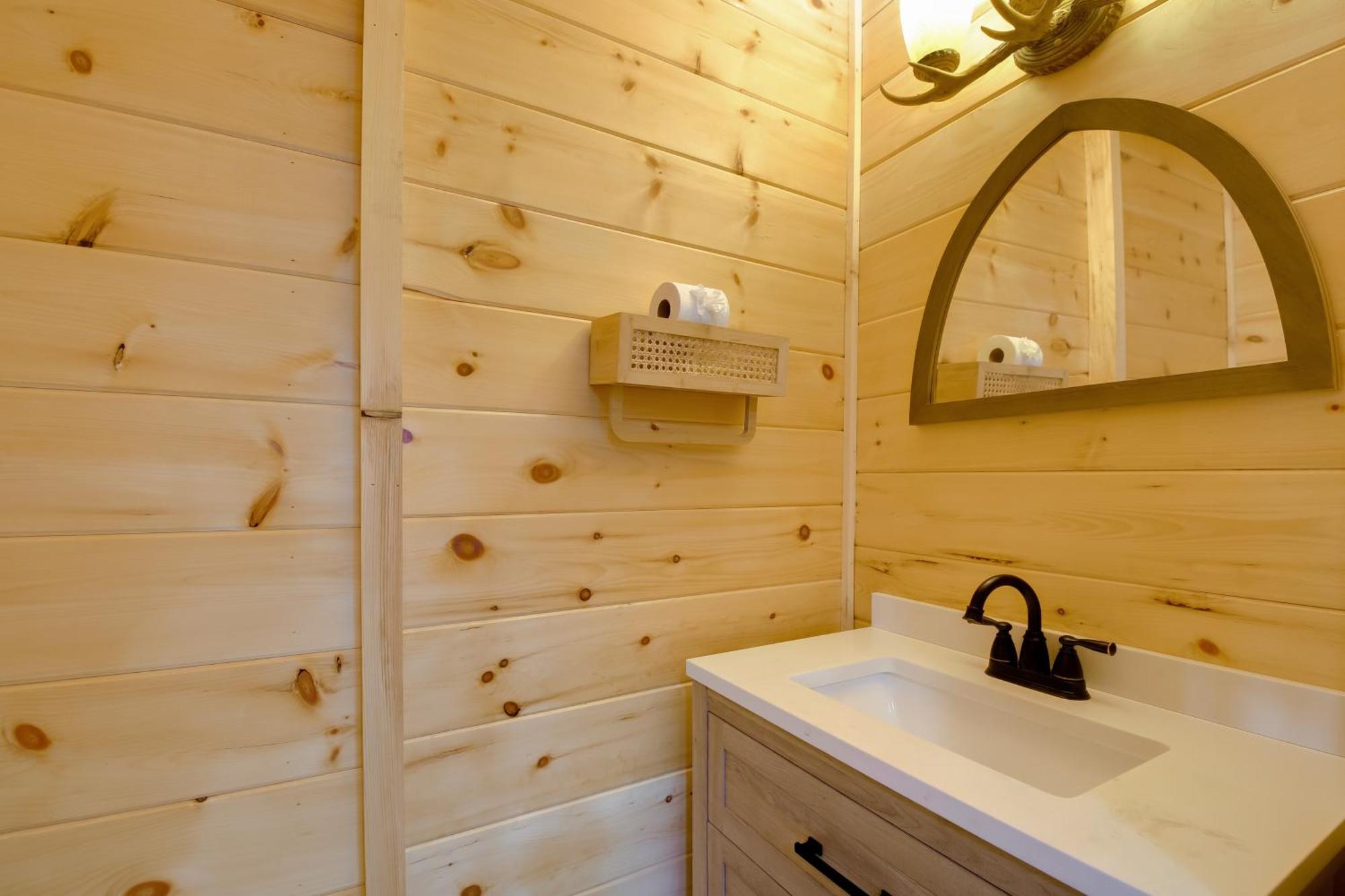 Gatlinburg Cabin With Game Room, Hot Tub And Mtn Views 外观 照片
