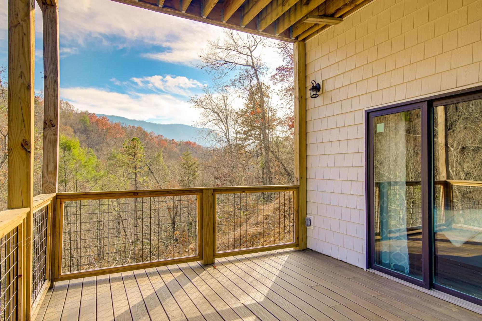 Gatlinburg Cabin With Game Room, Hot Tub And Mtn Views 外观 照片