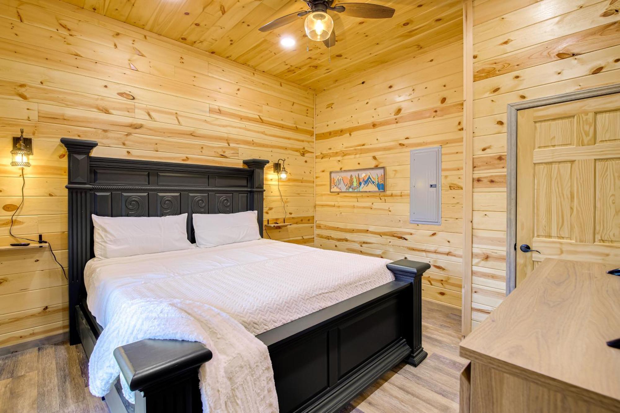 Gatlinburg Cabin With Game Room, Hot Tub And Mtn Views 外观 照片