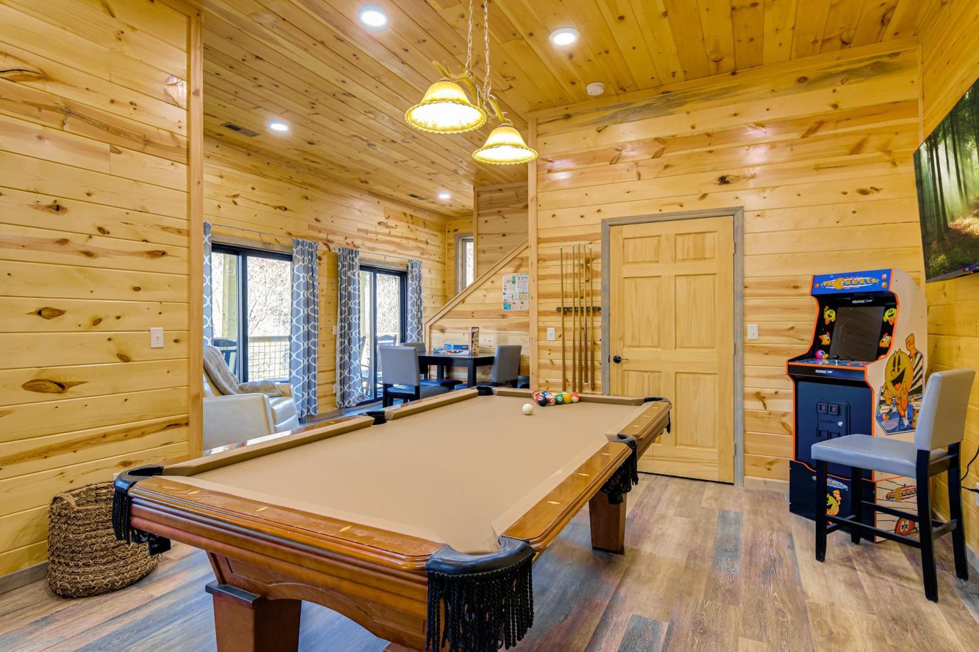 Gatlinburg Cabin With Game Room, Hot Tub And Mtn Views 外观 照片