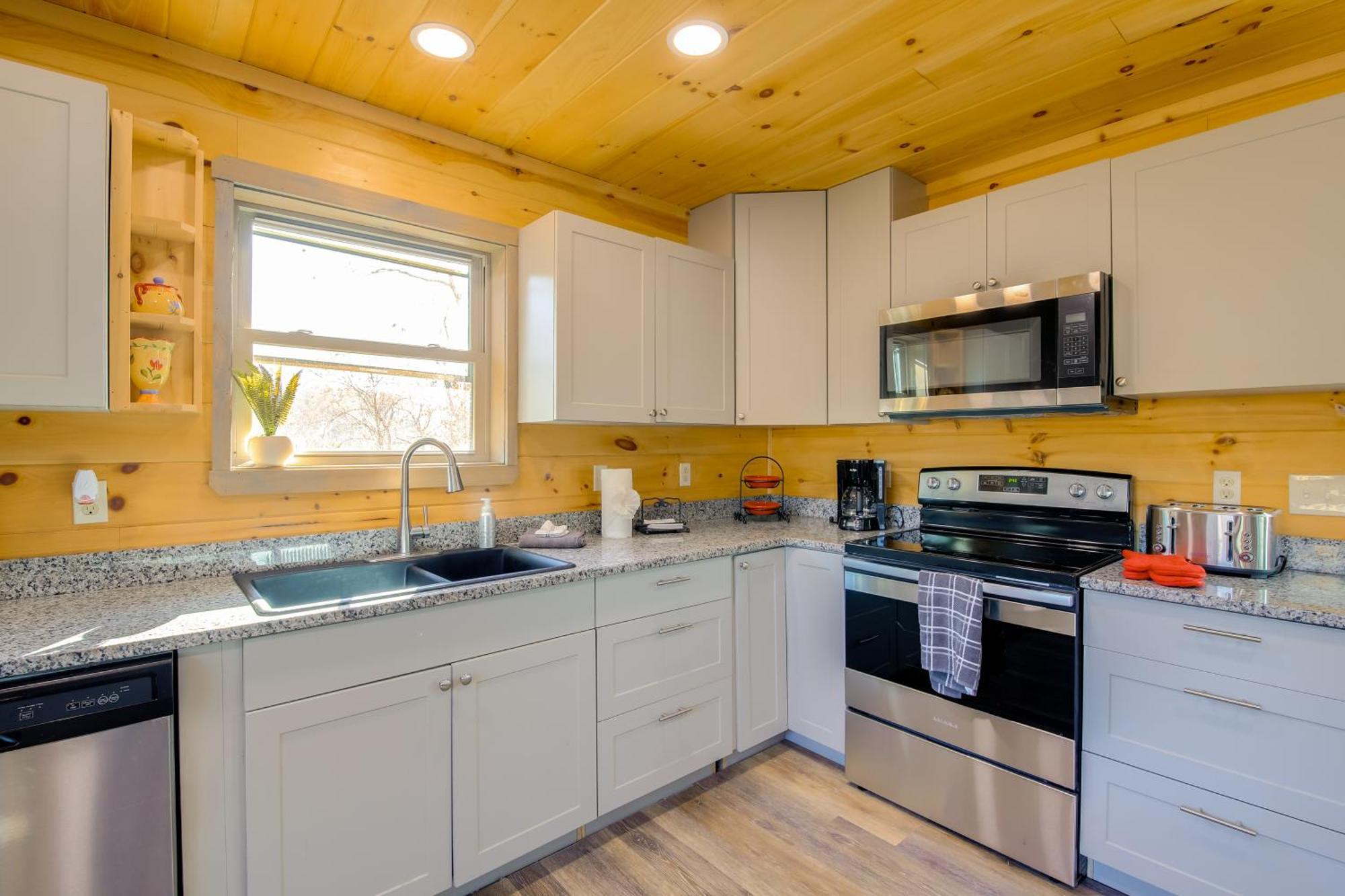 Gatlinburg Cabin With Game Room, Hot Tub And Mtn Views 外观 照片
