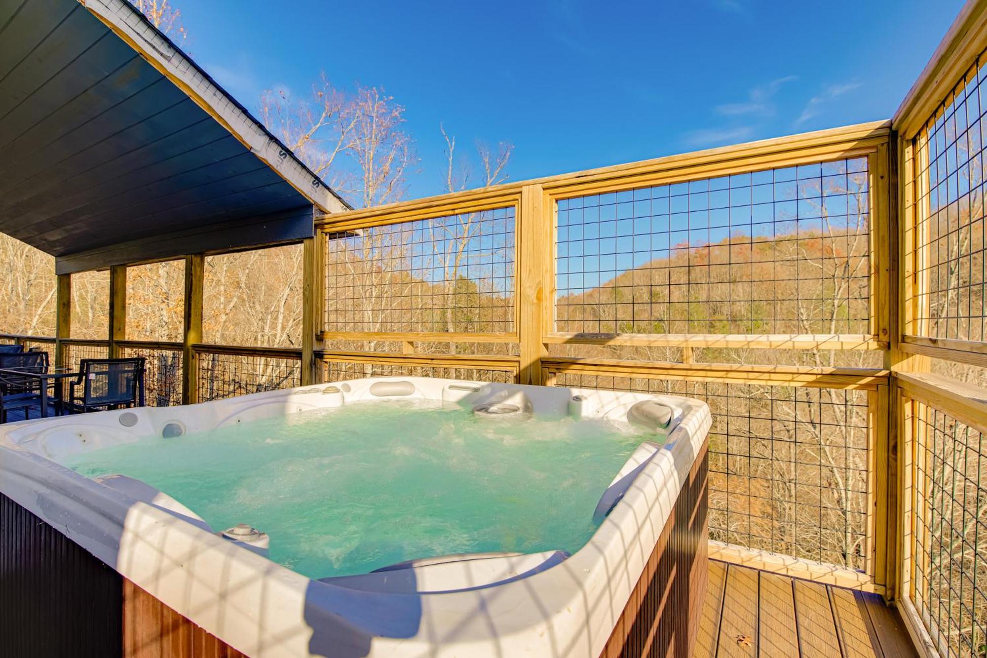 Gatlinburg Cabin With Game Room, Hot Tub And Mtn Views 外观 照片
