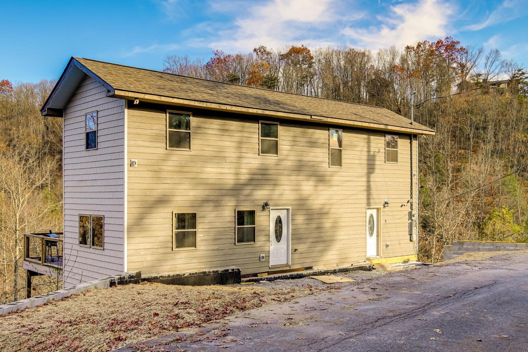 Gatlinburg Cabin With Game Room, Hot Tub And Mtn Views 外观 照片