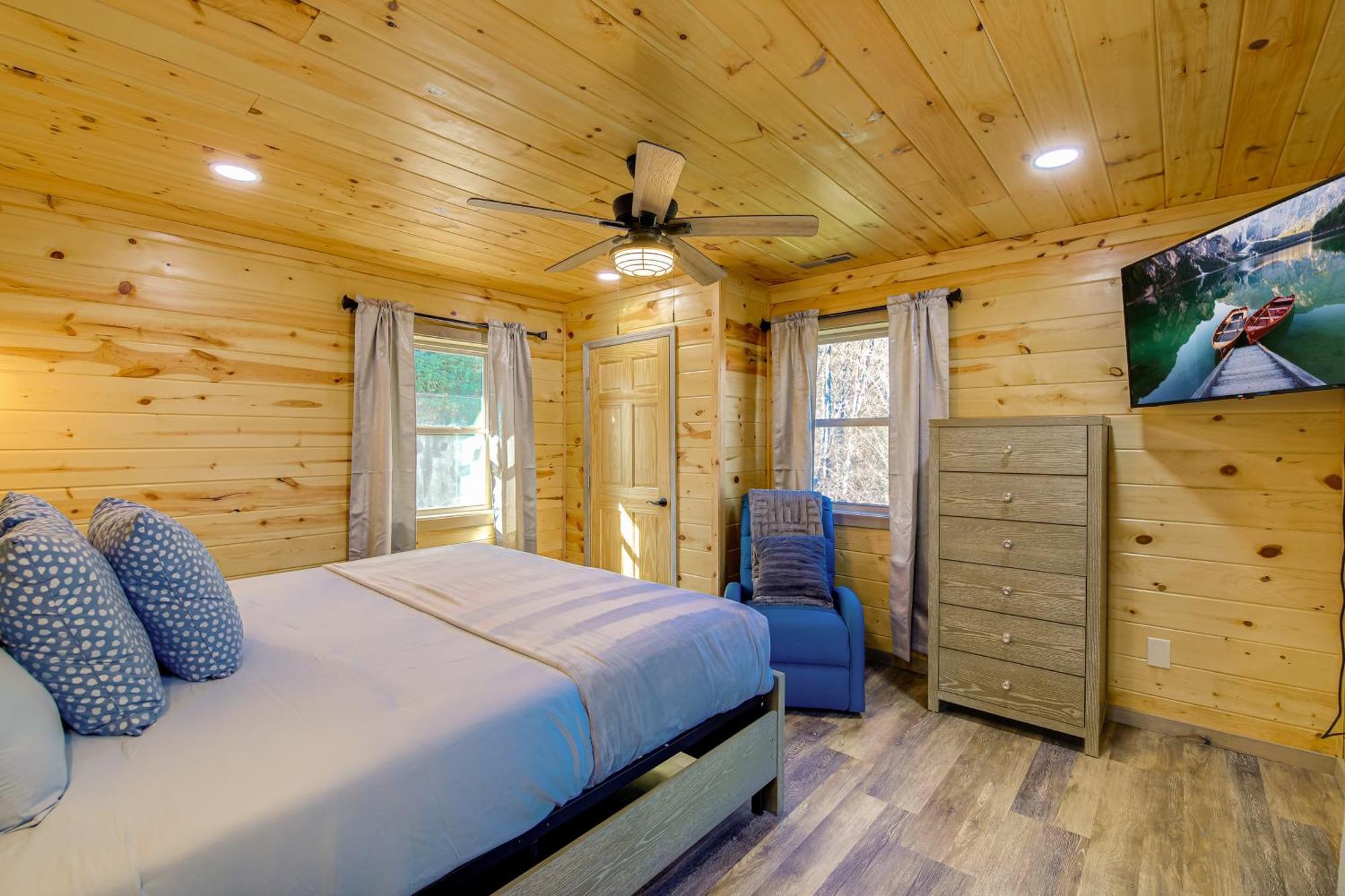 Gatlinburg Cabin With Game Room, Hot Tub And Mtn Views 外观 照片