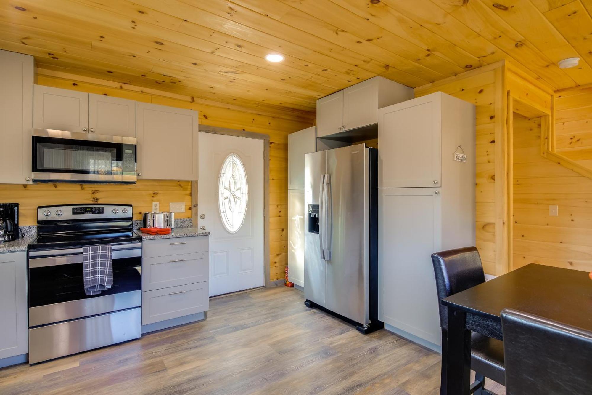 Gatlinburg Cabin With Game Room, Hot Tub And Mtn Views 外观 照片