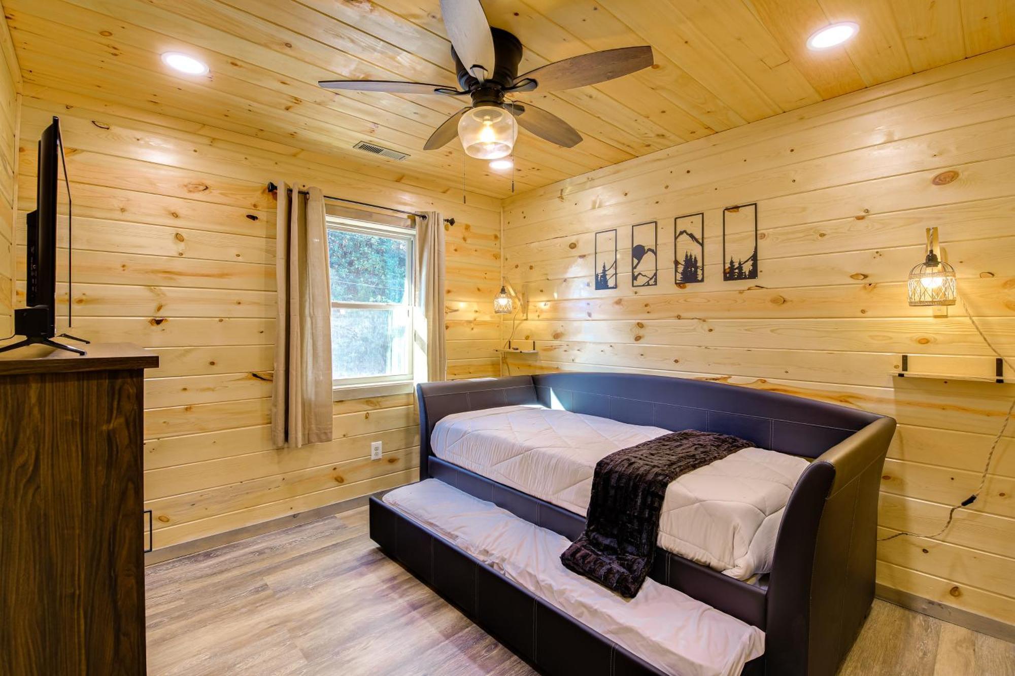Gatlinburg Cabin With Game Room, Hot Tub And Mtn Views 外观 照片