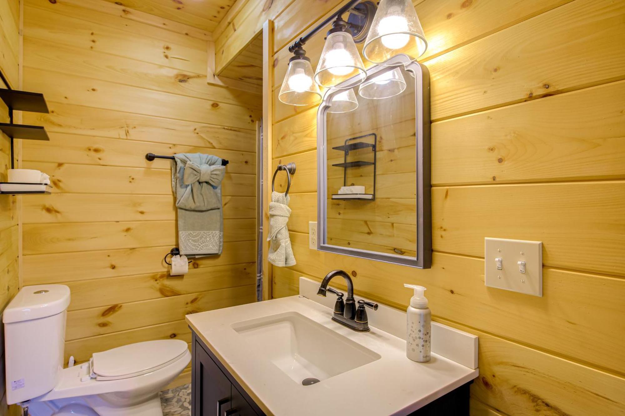 Gatlinburg Cabin With Game Room, Hot Tub And Mtn Views 外观 照片