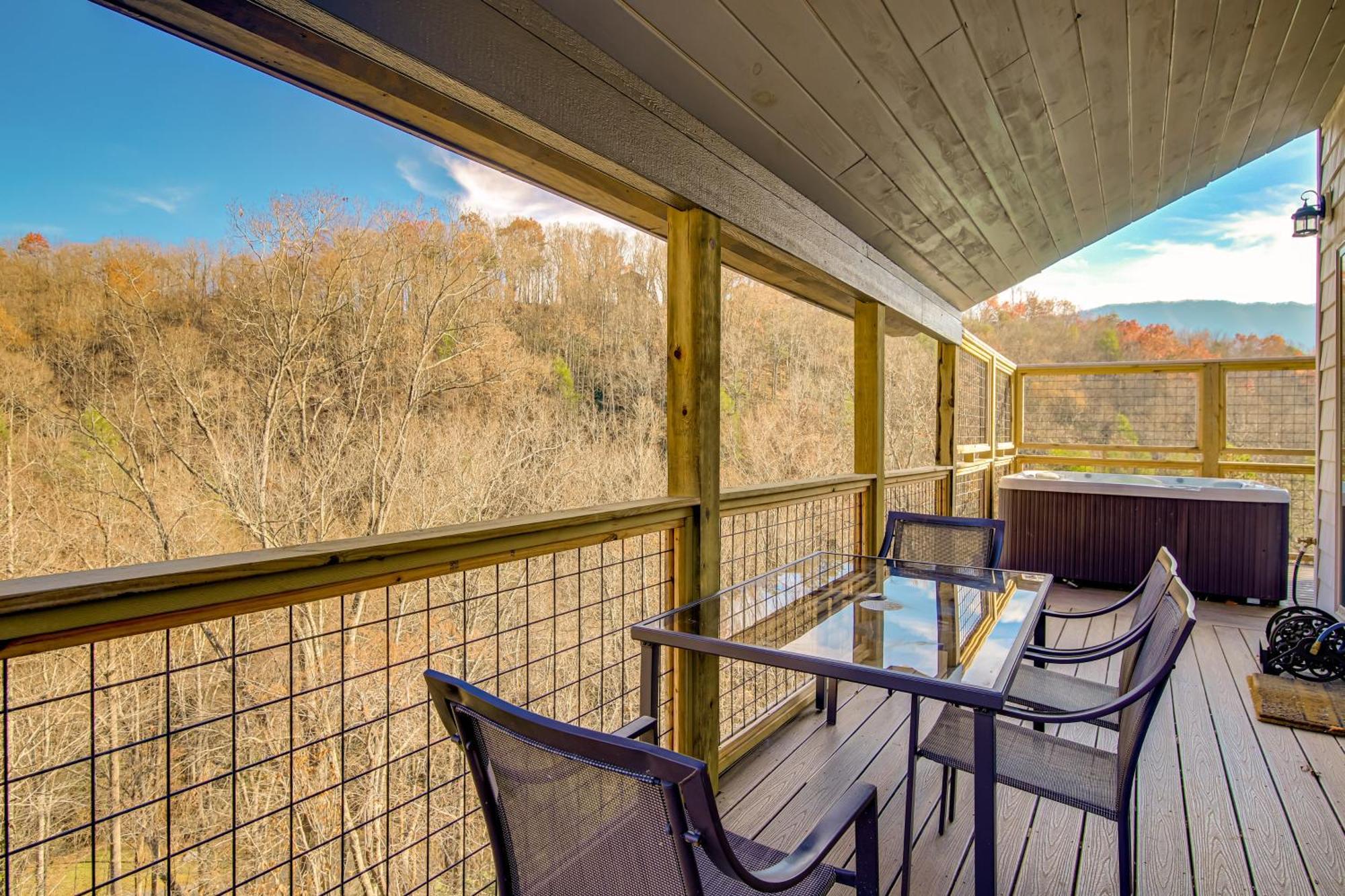 Gatlinburg Cabin With Game Room, Hot Tub And Mtn Views 外观 照片