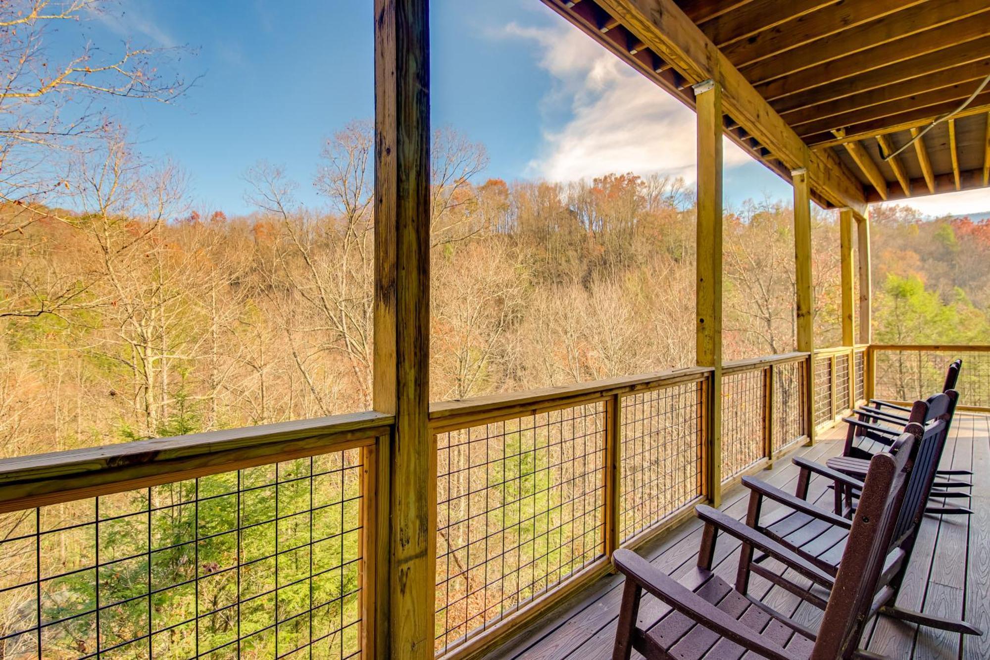Gatlinburg Cabin With Game Room, Hot Tub And Mtn Views 外观 照片