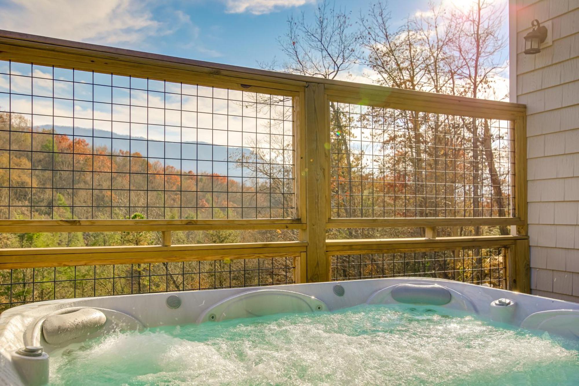 Gatlinburg Cabin With Game Room, Hot Tub And Mtn Views 外观 照片