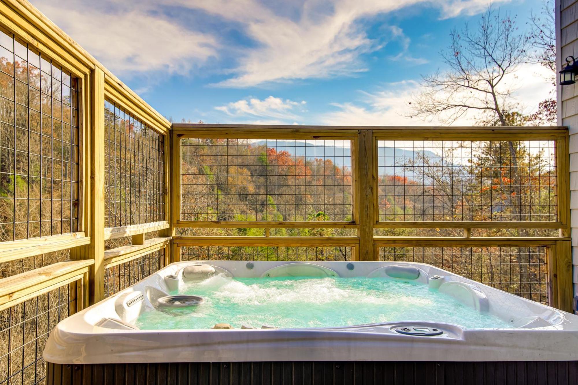 Gatlinburg Cabin With Game Room, Hot Tub And Mtn Views 外观 照片